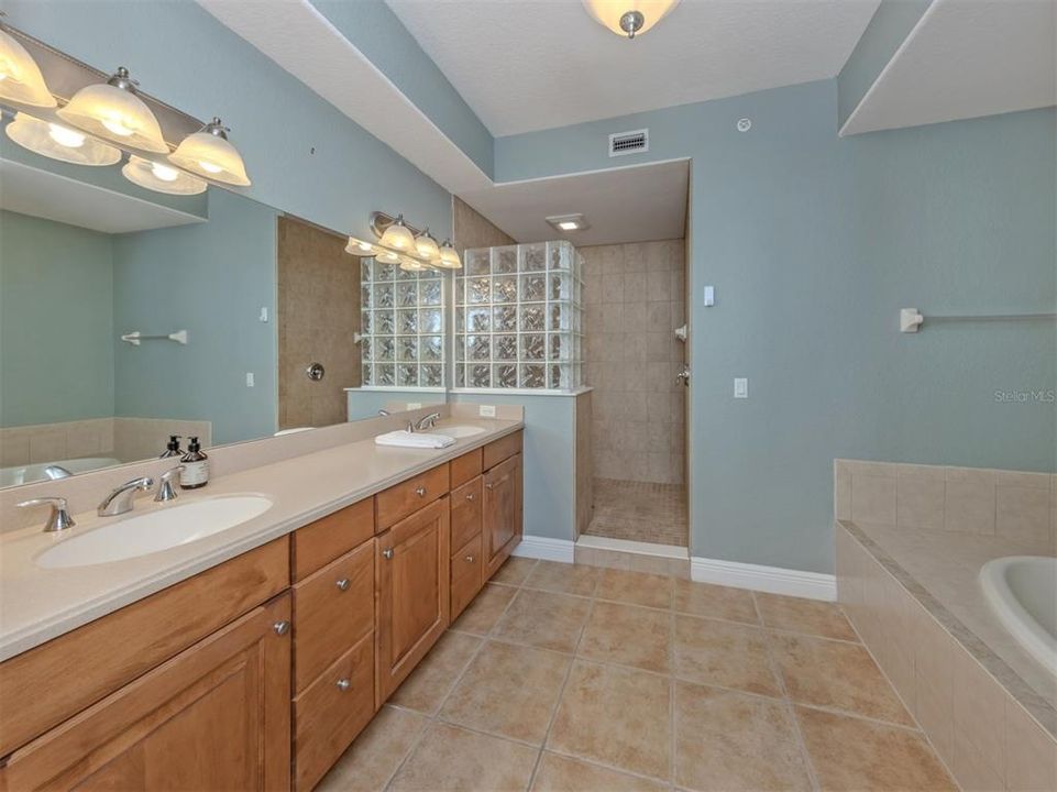 For Sale: $669,000 (2 beds, 2 baths, 1705 Square Feet)