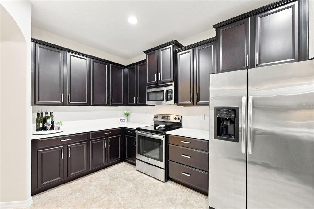 На продажу: $384,900 (3 спален, 2 ванн, 1704 Квадратных фут)