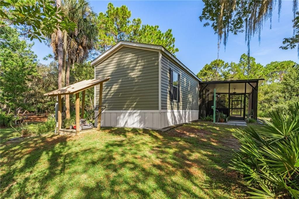For Sale: $229,000 (2 beds, 2 baths, 728 Square Feet)