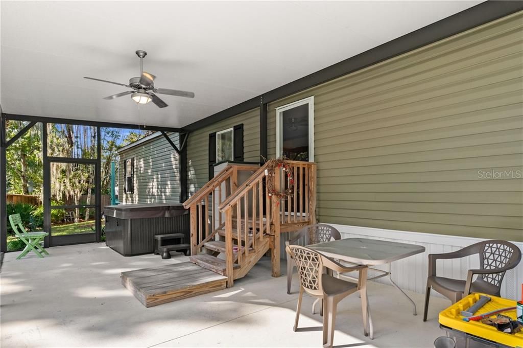 For Sale: $229,000 (2 beds, 2 baths, 728 Square Feet)