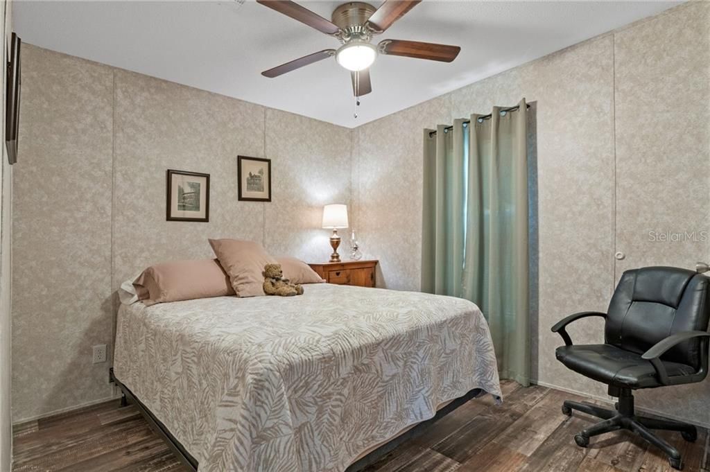 For Sale: $229,000 (2 beds, 2 baths, 728 Square Feet)