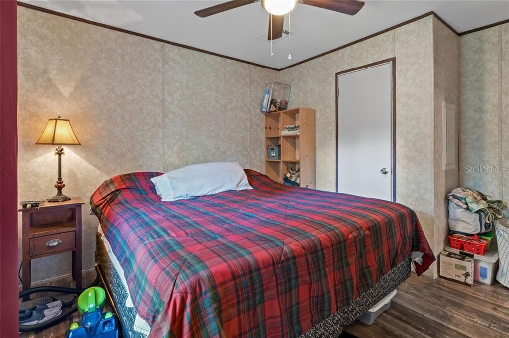 For Sale: $229,000 (2 beds, 2 baths, 728 Square Feet)