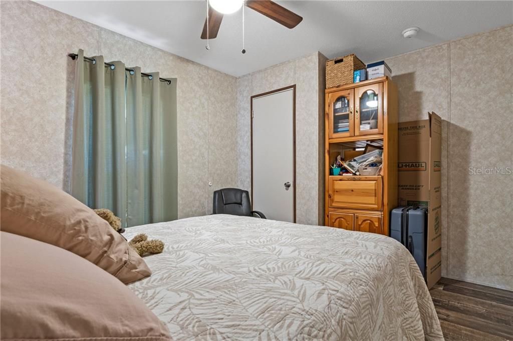 For Sale: $229,000 (2 beds, 2 baths, 728 Square Feet)