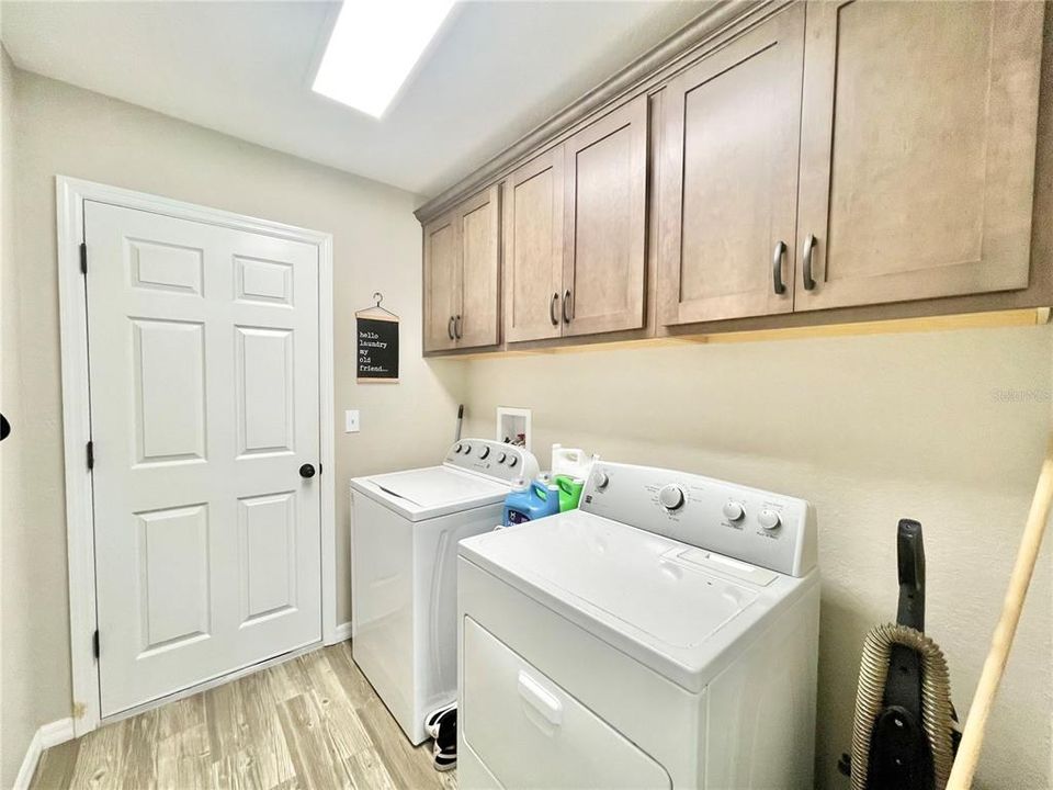 На продажу: $249,900 (3 спален, 2 ванн, 1352 Квадратных фут)