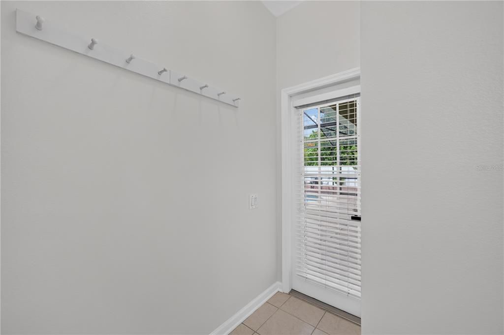 Activo con contrato: $715,000 (5 camas, 3 baños, 3156 Pies cuadrados)