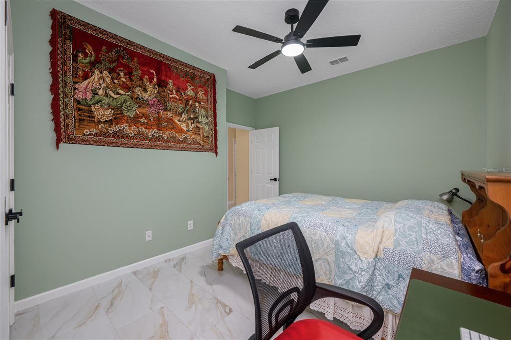 Activo con contrato: $715,000 (5 camas, 3 baños, 3156 Pies cuadrados)