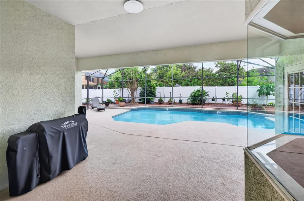 Activo con contrato: $715,000 (5 camas, 3 baños, 3156 Pies cuadrados)