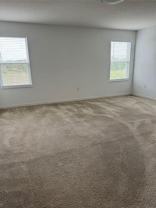 For Rent: $2,300 (4 beds, 2 baths, 2207 Square Feet)