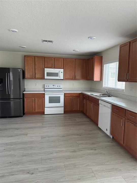 For Rent: $2,300 (4 beds, 2 baths, 2207 Square Feet)