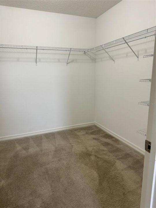 For Rent: $2,300 (4 beds, 2 baths, 2207 Square Feet)