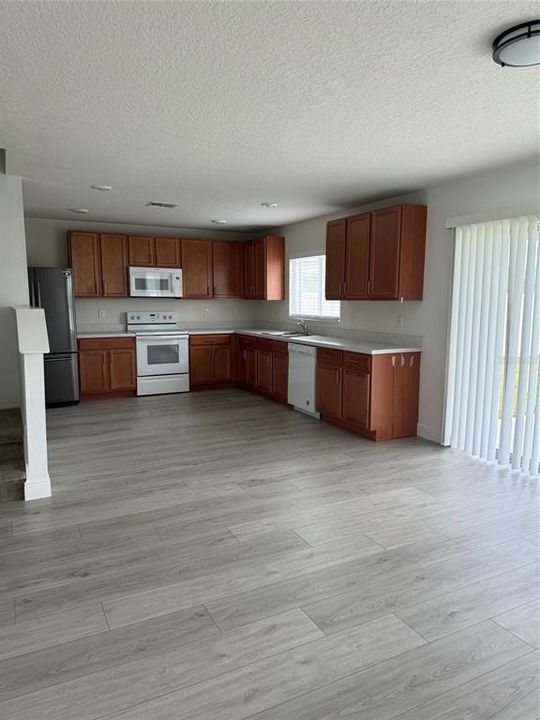 For Rent: $2,300 (4 beds, 2 baths, 2207 Square Feet)