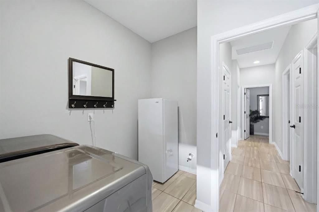 En Venta: $665,000 (5 camas, 2 baños, 2135 Pies cuadrados)
