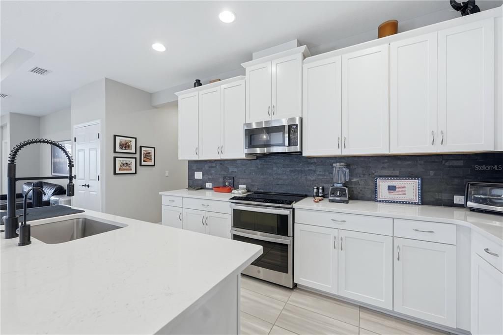 En Venta: $665,000 (5 camas, 2 baños, 2135 Pies cuadrados)