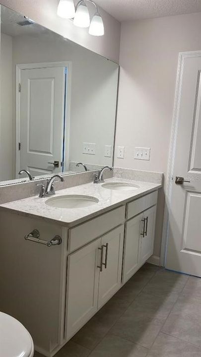 For Rent: $2,600 (5 beds, 3 baths, 3106 Square Feet)