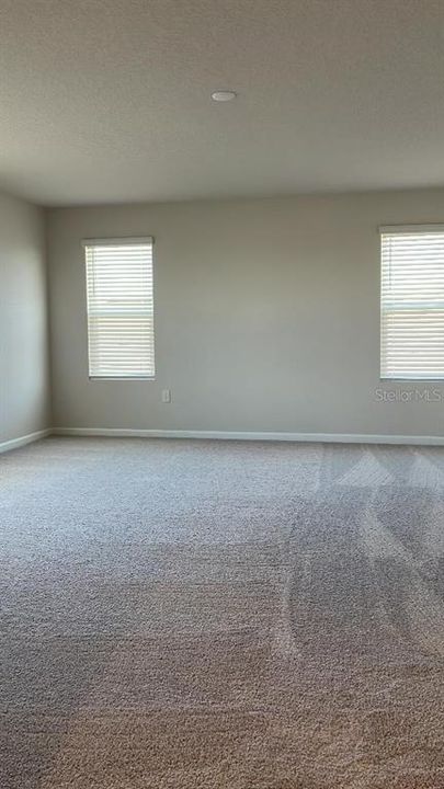 For Rent: $2,600 (5 beds, 3 baths, 3106 Square Feet)