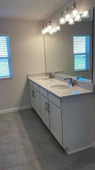 For Rent: $2,600 (5 beds, 3 baths, 3106 Square Feet)