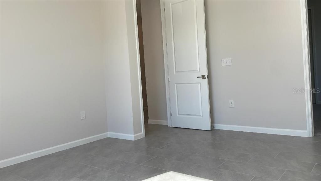 For Rent: $2,600 (5 beds, 3 baths, 3106 Square Feet)