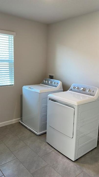For Rent: $2,600 (5 beds, 3 baths, 3106 Square Feet)