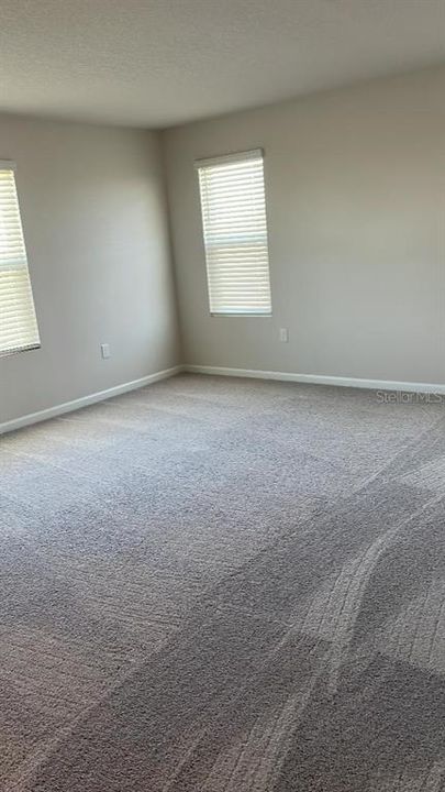 For Rent: $2,600 (5 beds, 3 baths, 3106 Square Feet)