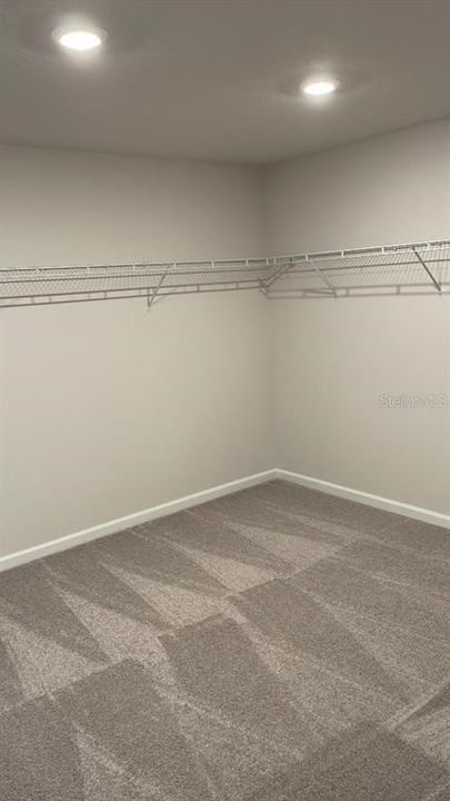 For Rent: $2,600 (5 beds, 3 baths, 3106 Square Feet)