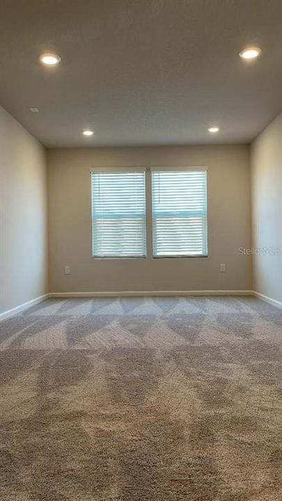 For Rent: $2,600 (5 beds, 3 baths, 3106 Square Feet)