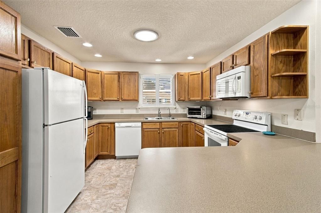 Active With Contract: $349,000 (3 beds, 2 baths, 1377 Square Feet)