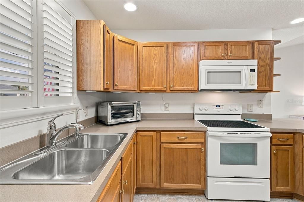 Active With Contract: $349,000 (3 beds, 2 baths, 1377 Square Feet)