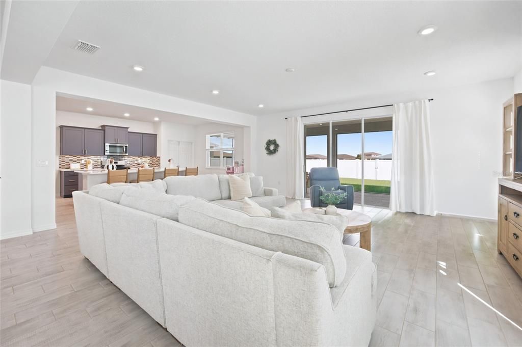 En Venta: $529,900 (5 camas, 3 baños, 3444 Pies cuadrados)