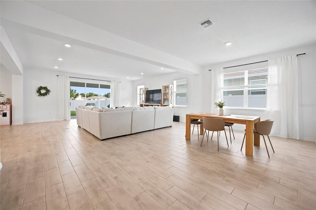 En Venta: $529,900 (5 camas, 3 baños, 3444 Pies cuadrados)