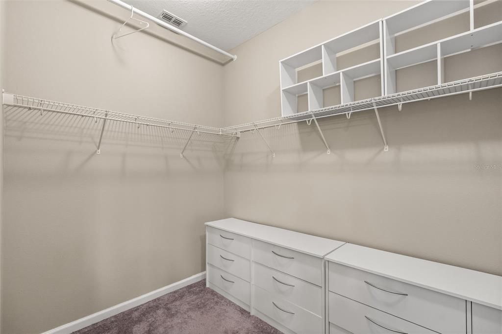 For Sale: $369,900 (4 beds, 3 baths, 1941 Square Feet)
