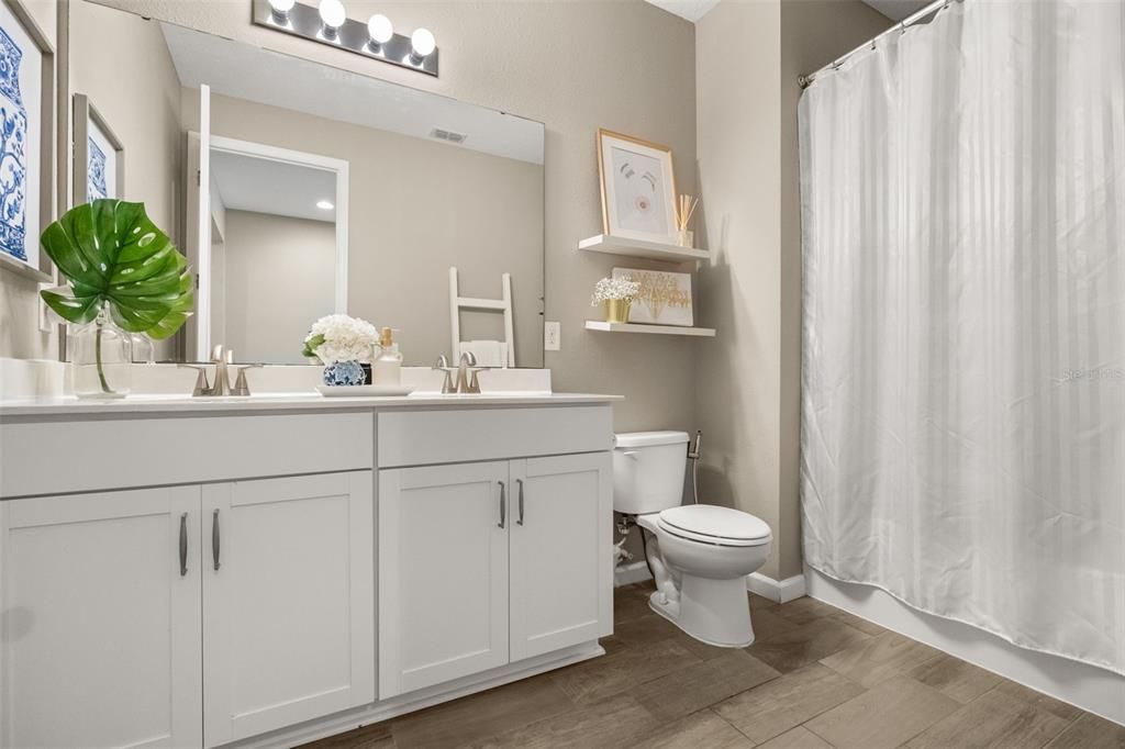 For Sale: $369,900 (4 beds, 3 baths, 1941 Square Feet)