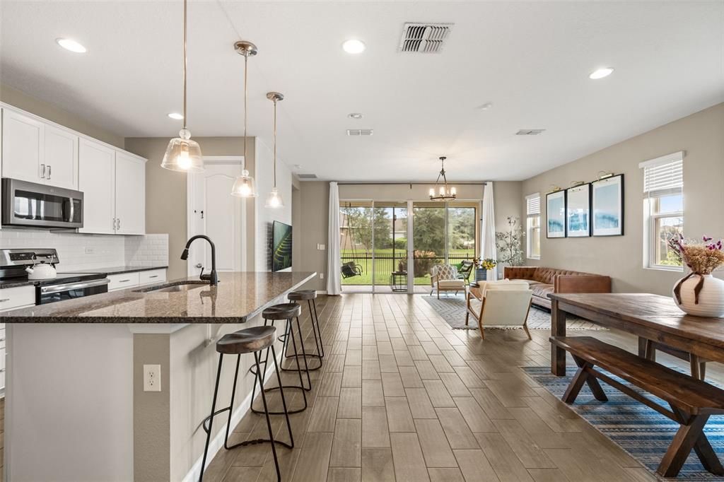 For Sale: $369,900 (4 beds, 3 baths, 1941 Square Feet)