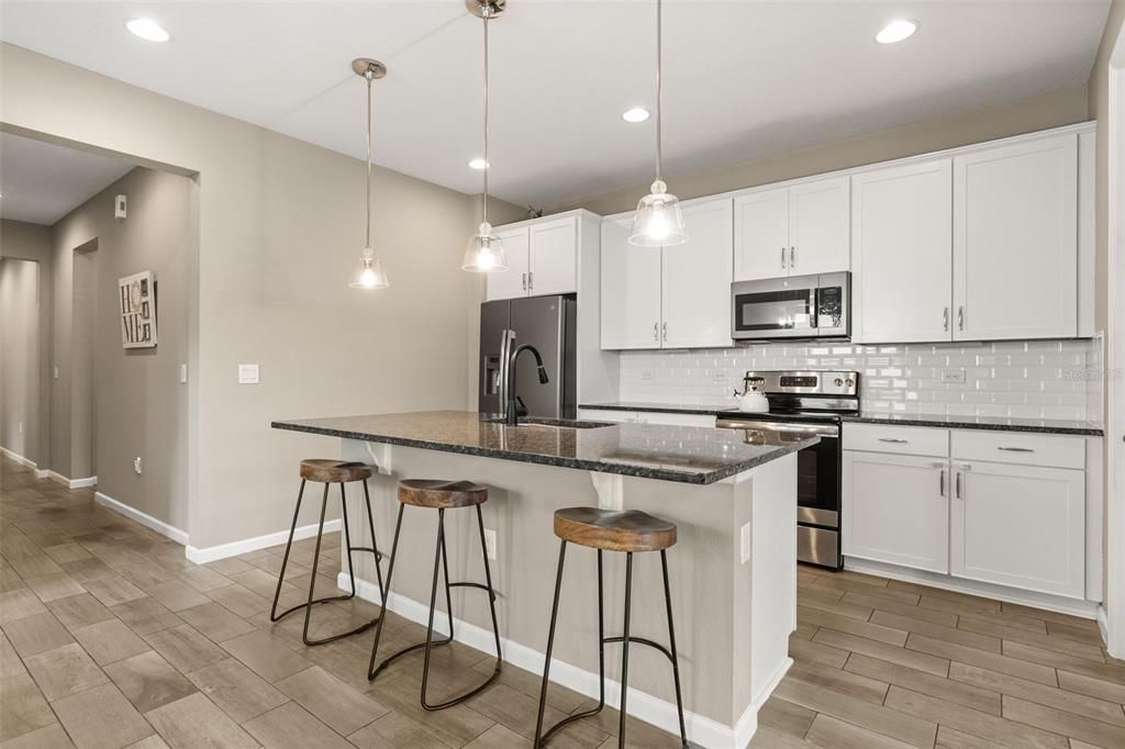 For Sale: $369,900 (4 beds, 3 baths, 1941 Square Feet)