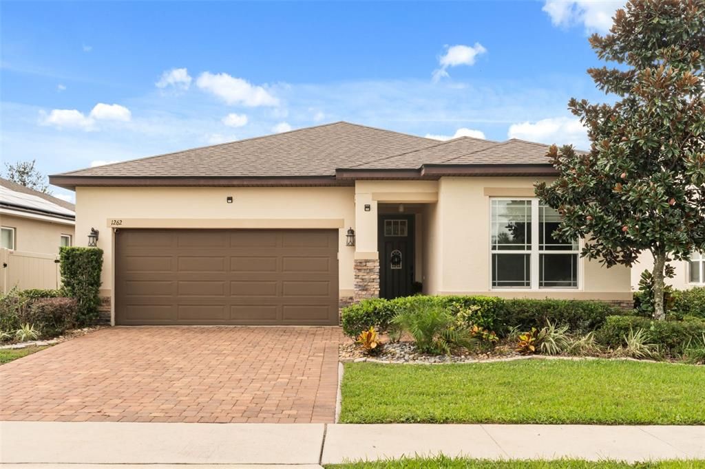 For Sale: $369,900 (4 beds, 3 baths, 1941 Square Feet)