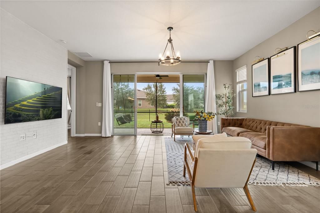For Sale: $369,900 (4 beds, 3 baths, 1941 Square Feet)