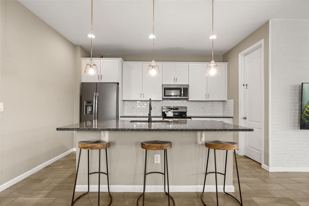 For Sale: $369,900 (4 beds, 3 baths, 1941 Square Feet)
