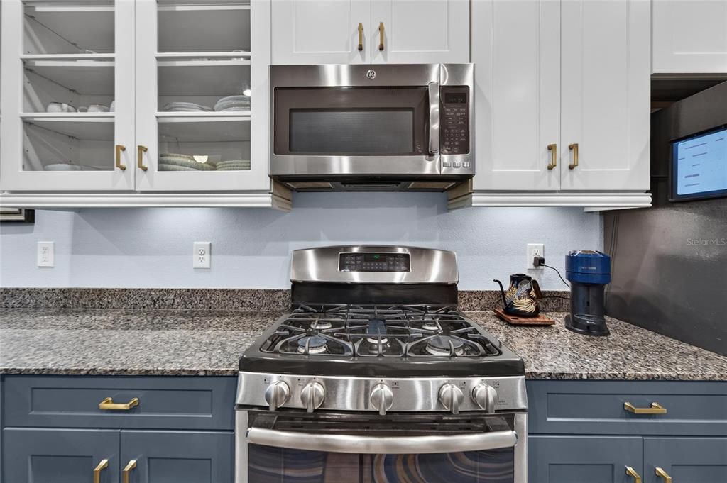 For Sale: $404,999 (3 beds, 2 baths, 1838 Square Feet)