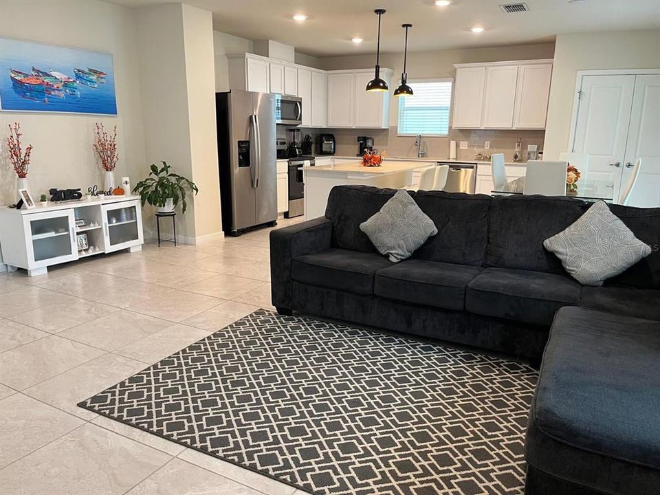 For Rent: $2,700 (4 beds, 3 baths, 2208 Square Feet)