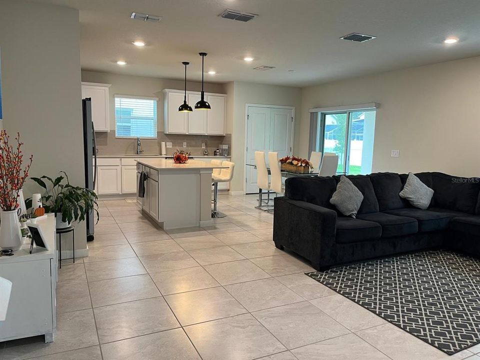 For Rent: $2,700 (4 beds, 3 baths, 2208 Square Feet)
