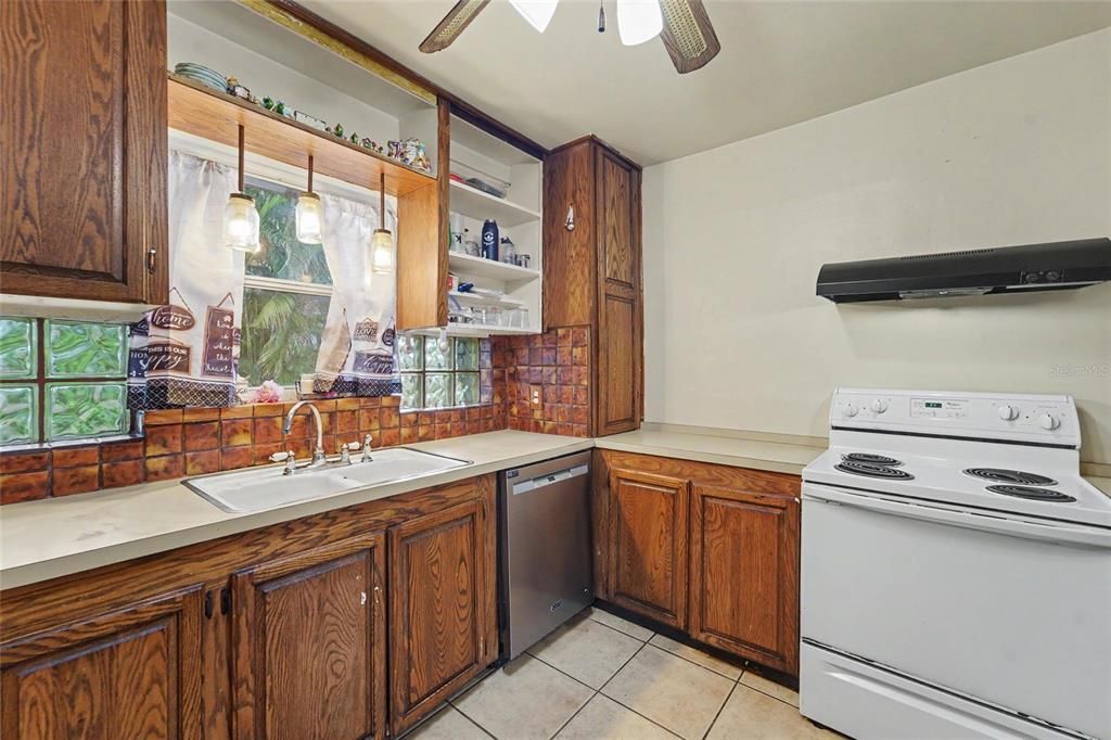En Venta: $449,000 (4 camas, 1 baños, 1546 Pies cuadrados)
