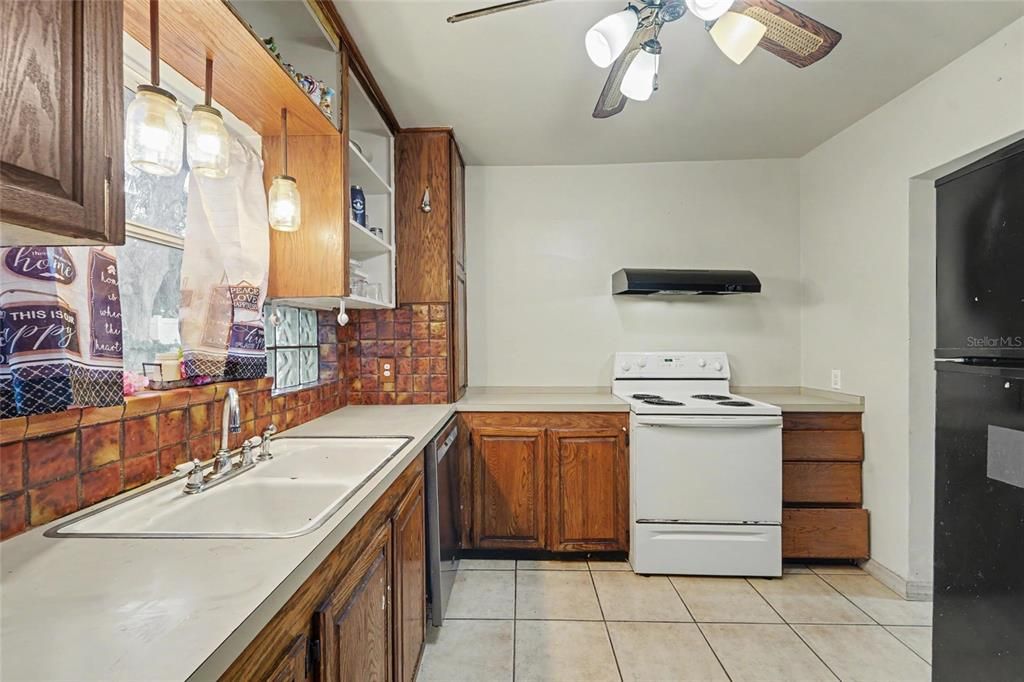 En Venta: $449,000 (4 camas, 1 baños, 1546 Pies cuadrados)