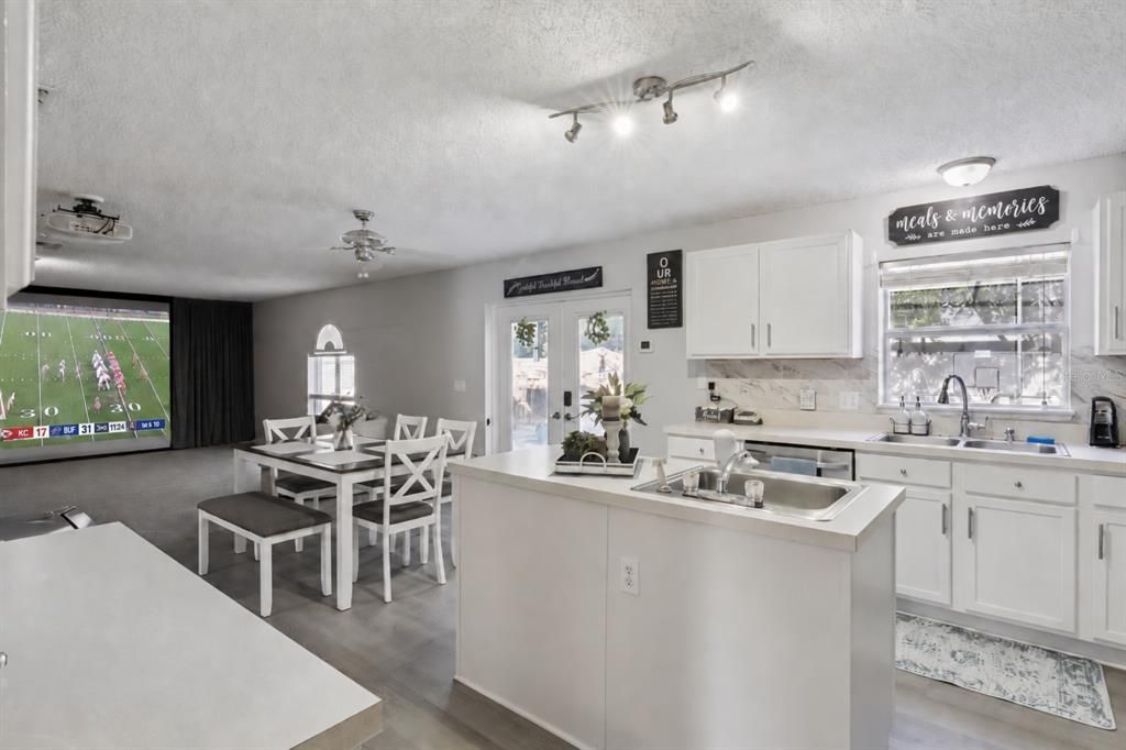 For Sale: $590,000 (4 beds, 3 baths, 2998 Square Feet)