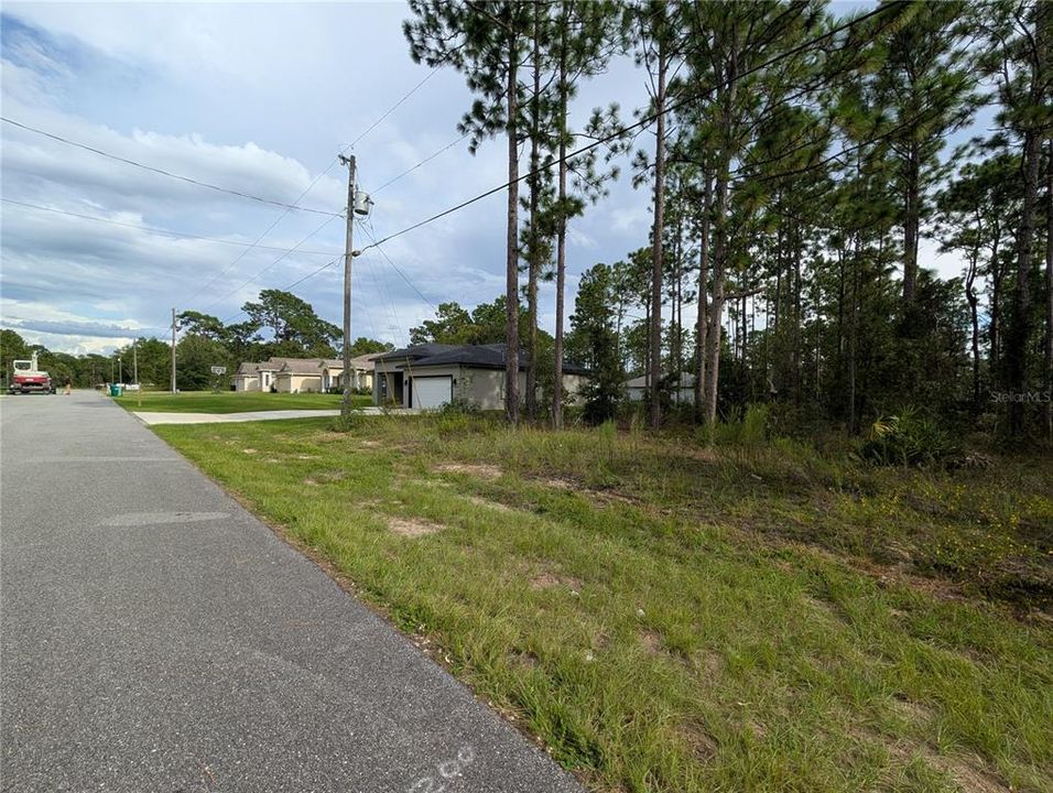 На продажу: $25,990 (0.23 acres)