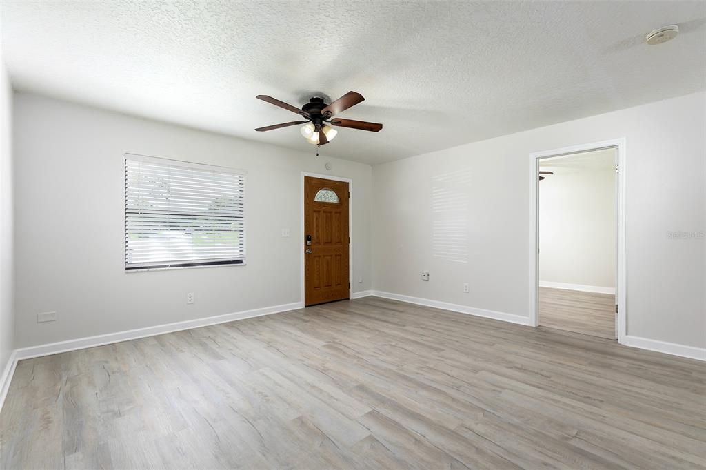 For Sale: $335,000 (3 beds, 2 baths, 1053 Square Feet)