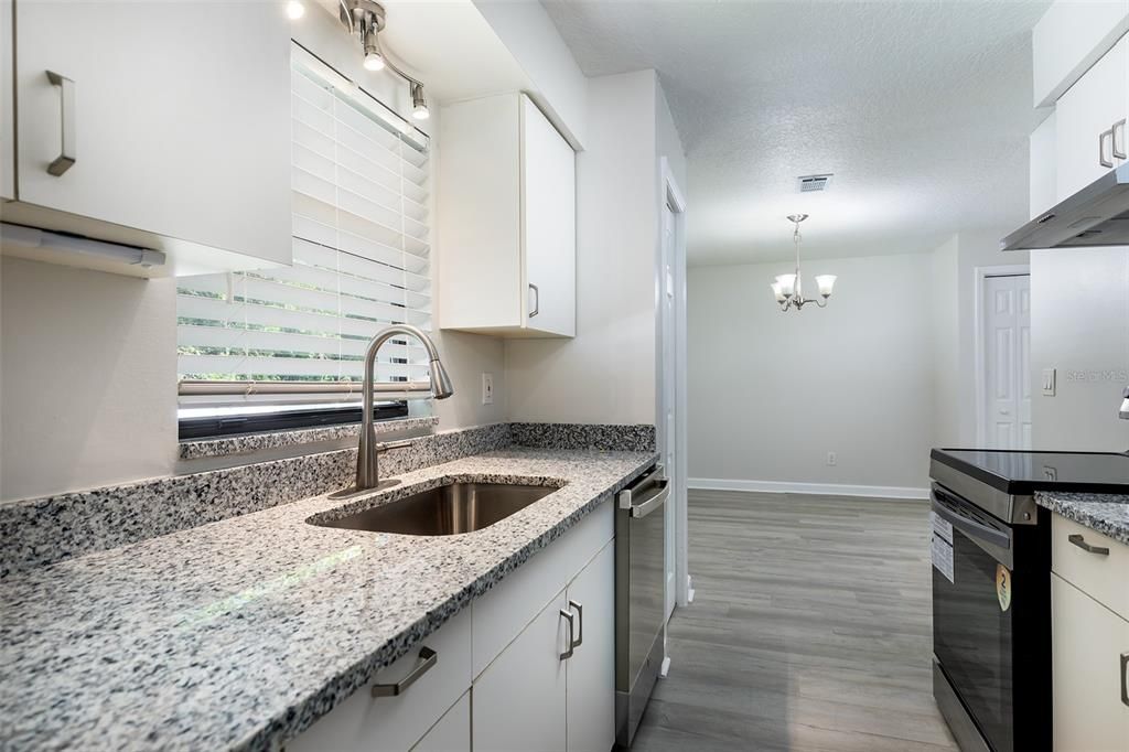 For Sale: $335,000 (3 beds, 2 baths, 1053 Square Feet)