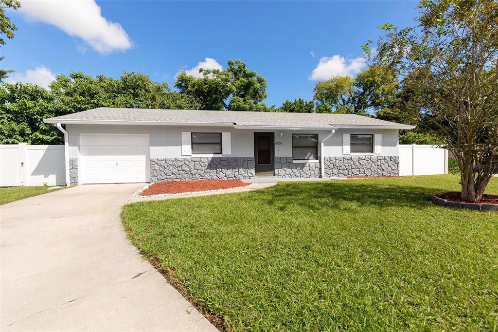 For Sale: $335,000 (3 beds, 2 baths, 1053 Square Feet)