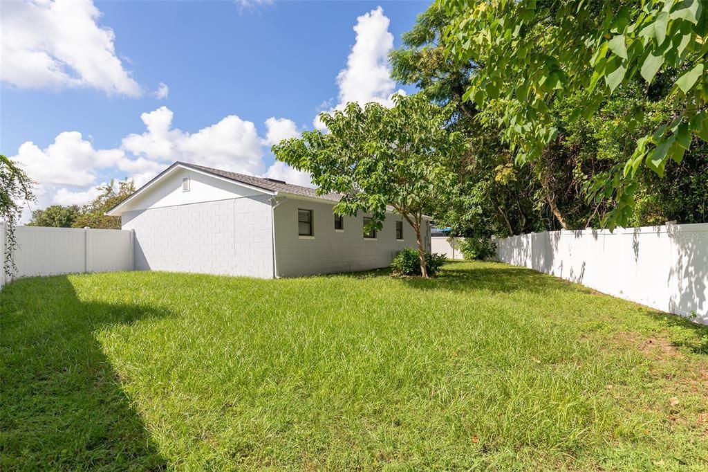 For Sale: $335,000 (3 beds, 2 baths, 1053 Square Feet)