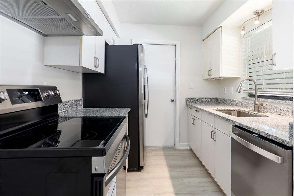 For Sale: $335,000 (3 beds, 2 baths, 1053 Square Feet)