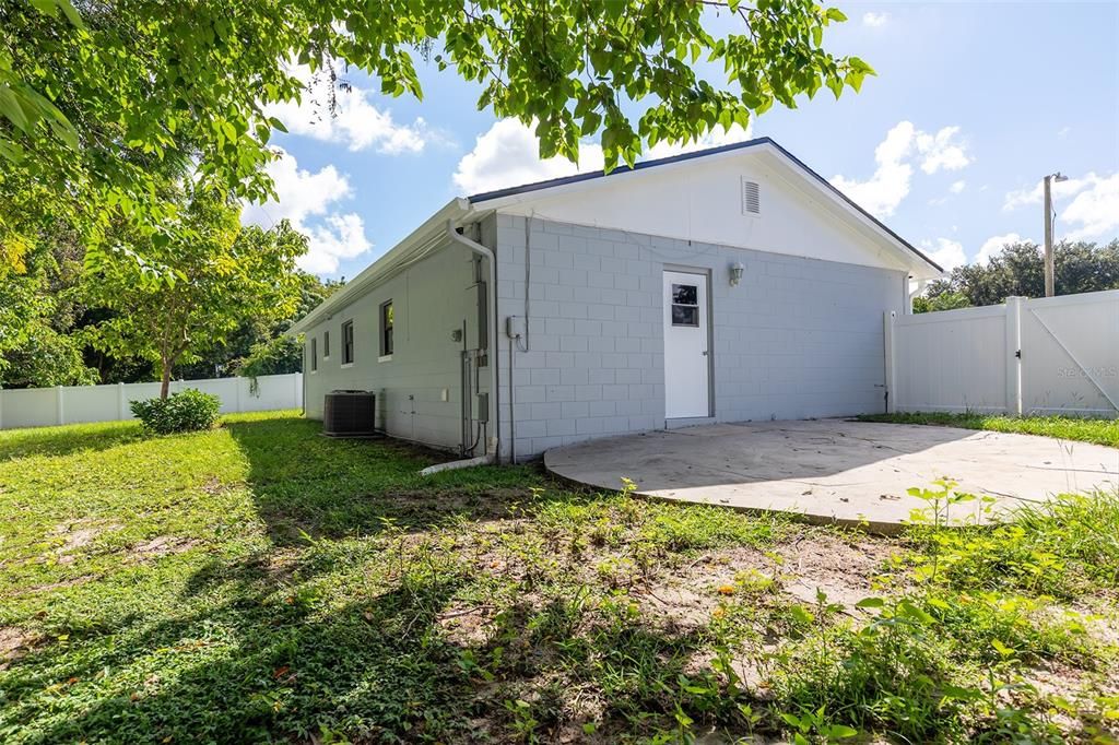 For Sale: $335,000 (3 beds, 2 baths, 1053 Square Feet)