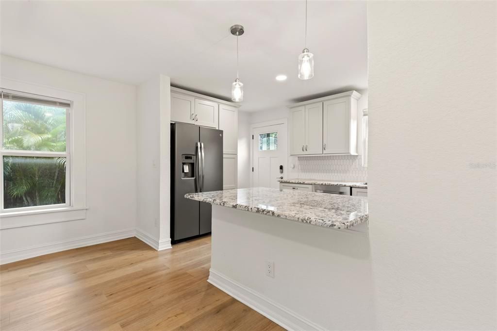 На продажу: $689,900 (3 спален, 2 ванн, 1592 Квадратных фут)